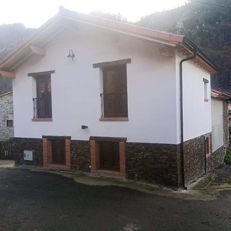 Sobrefoz Casa Rural Gueilones, Parque Natural De Ponga מראה חיצוני תמונה